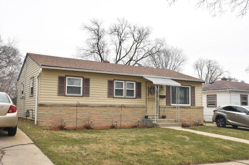 5308 65th St, Milwaukee, WI 53218-3010