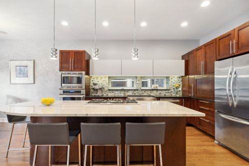 2037 Sawyer Ave, Chicago IL 60647-2703 exterior