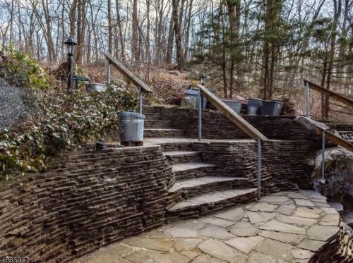 28 Rd, Bloomingdale NJ 07403-1425 exterior