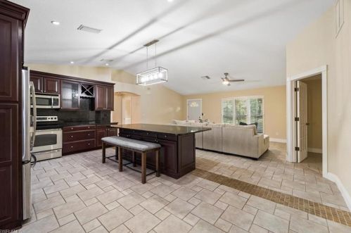 5341 Hickory Wood Dr, Naples FL 34119-1404 exterior