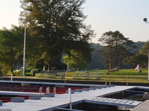 9 Apache Trl, Rockaway NJ  07866-1028 exterior