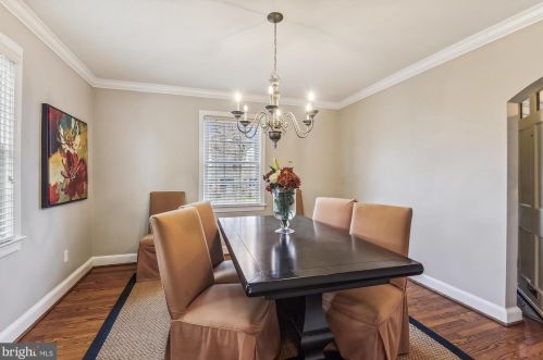 1612 Oakcrest Dr, Alexandria VA 22302-2337 exterior