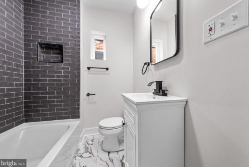 831 Greenwich St, Philadelphia PA 19147-6409 exterior