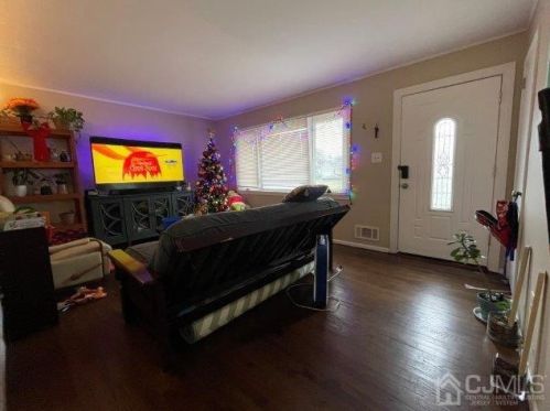 7 Carol Pl, Edison NJ 08817-4804 exterior