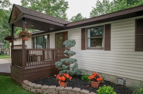 1763 Kings Ct, Meskegon, MI 49445-1721