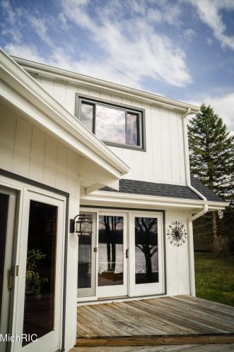 4206 Lk Frst Dr, Kalamazoo MI 49008-3309 exterior