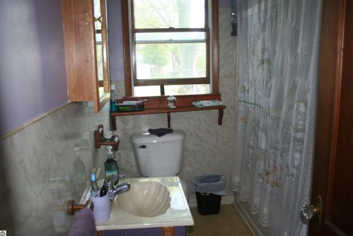 709 State St, East Tawas MI 48730-1623 exterior