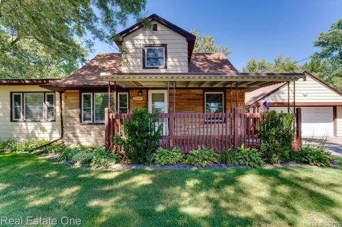 2229 Virginia Dr, Troy, MI 48083-2546