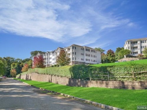 1303 Gatherings Dr, Paterson NJ 07508-1380 exterior