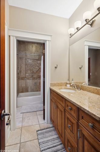 695 Mitchell Ave, Elmhurst IL 60126-4855 exterior