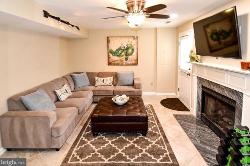 7458 Gadsby Sq, Alexandria VA 22315-5288 exterior