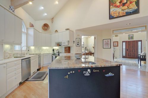 7383 Buccaneer Dr, Grand Rapids MI 49546-9104 exterior