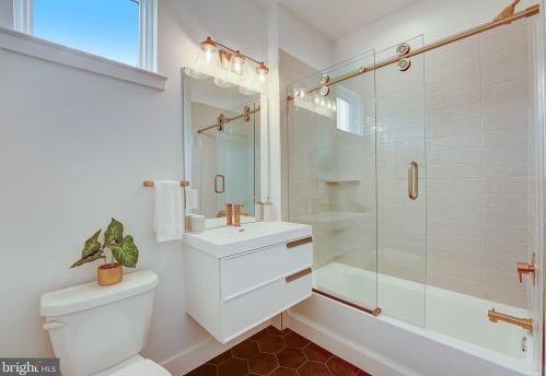 654 13 St, Philadelphia PA 19123-2427 exterior