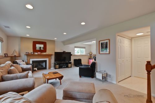 811 Grandview Dr, Bull Valley IL 60014-7367 exterior