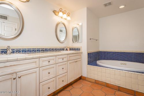 5925 Mina Vis, Tucson AZ 85718-4128 exterior