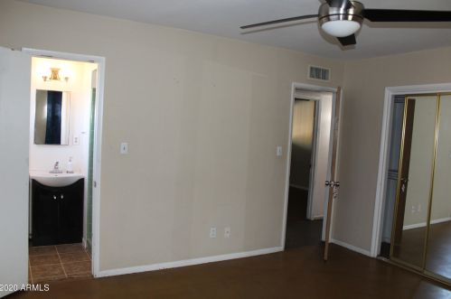 2930 Cavalier Dr, Phoenix AZ 85019-1717 exterior