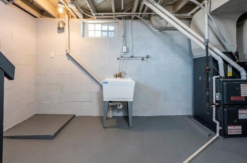 837 Deely St, Pittsburgh PA 15217-2813 exterior