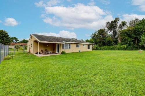 357 Eastport Cir, Fort Pierce FL 34953-7125 exterior