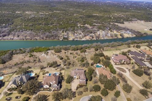 400 Dawn River Cv, Austin TX 78732-1986 exterior