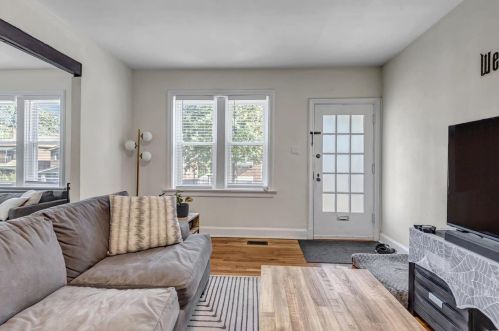 1129 Moorlands Dr, Saint Louis MO 63117-1527 exterior