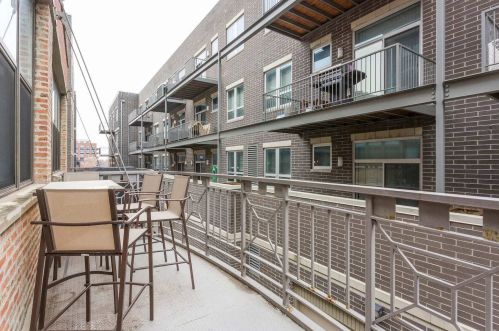 15 Throop St, Chicago IL  60607-2517 exterior