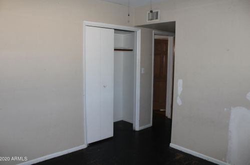 2930 Cavalier Dr, Phoenix AZ 85019-1717 exterior