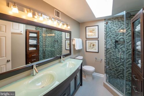 151 Moncure Dr, Alexandria VA 22314-4946 exterior