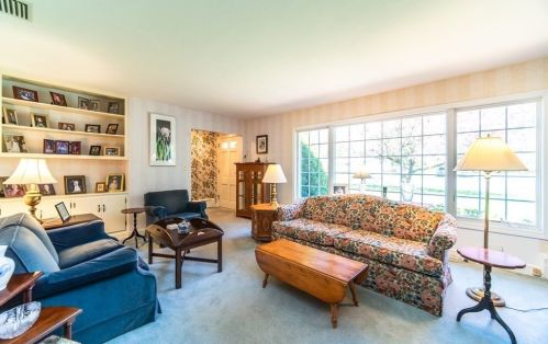 10 Colonial Rd, Wilbraham, MA 01095-2124