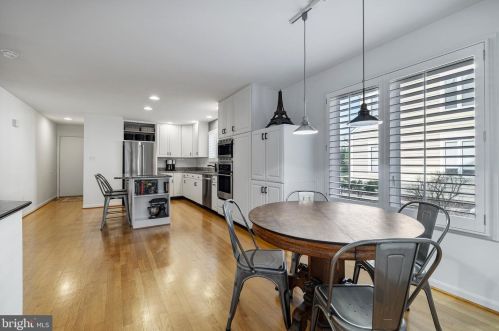 11207 Pavilion Club Ct, Herndon VA exterior