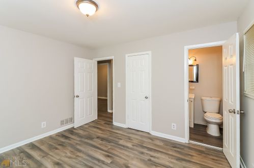 5240 Longmeadow Ln, Atlanta GA  30349-3124 exterior