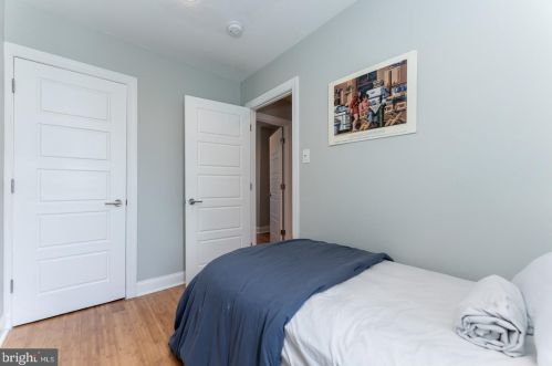 228 Girard Ave, Philadelphia PA 19130-1687 exterior