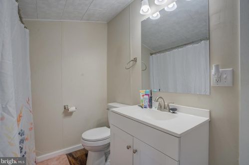 104 Queen St, Littlestown PA 17340-1640 exterior