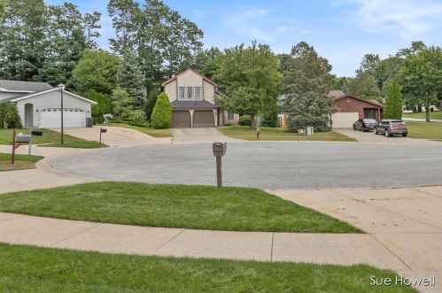 5887 Ln Casa Ct, Grand Rapids MI 49508-6295 exterior