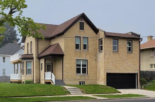 818 6th St, Manitowoc WI 54220-3358 exterior