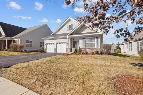 27 Sunflower St, Middletown, NY 10940-5043