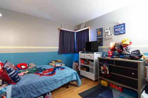 6613 Dodge Pl, Milwaukee WI  53220-1329 exterior