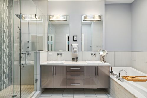 2037 Sawyer Ave, Chicago IL 60647-2703 exterior