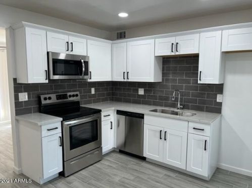 8105 28th Ave, Phoenix, AZ 85051-6306