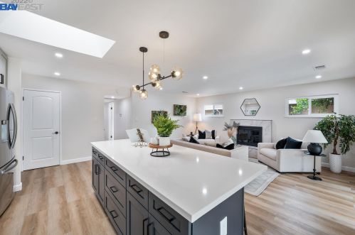 1143 Carey Dr, Concord CA 94520-4337 exterior