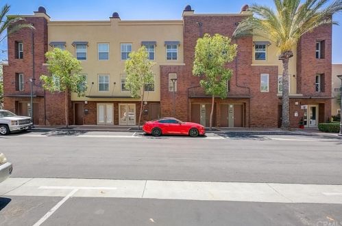 326 District Ct, Fullerton, CA 92832-2479