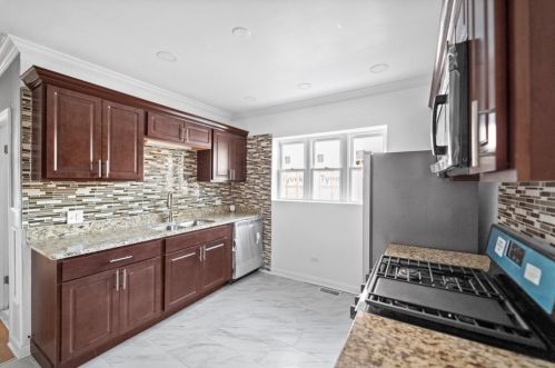 1908 5 Ave, Broadview IL 60153-3203 exterior