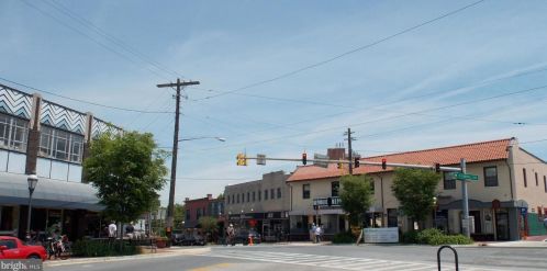 7426 Piney Branch Rd, Silver Spring MD 20901-4352 exterior