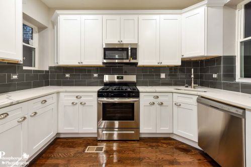 6229 Eberhart Ave, Chicago IL 60637-3318 exterior