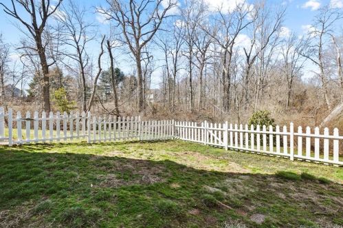 124 Center St, Windsor Locks CT 06096-2708 exterior