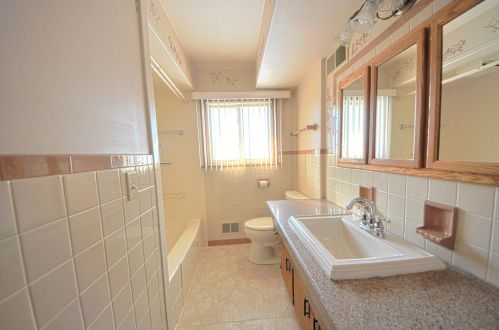 4823 24 St, Milwaukee WI 53204-2506 exterior