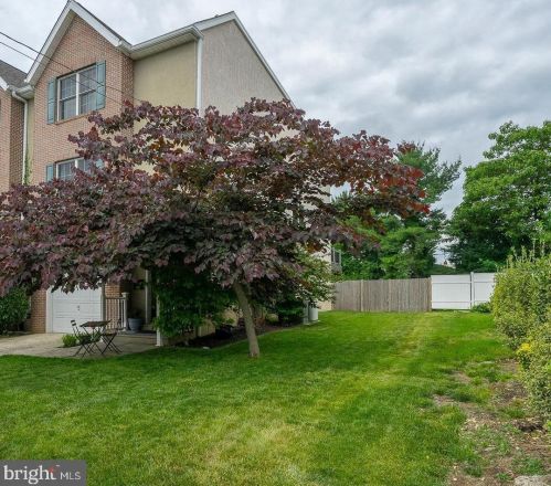 328 Lemonte St, Philadelphia PA 19128-4520 exterior