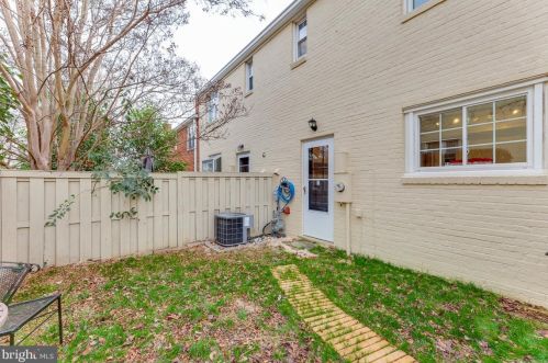 2406 Dearing St, Alexandria VA 22302-1806 exterior