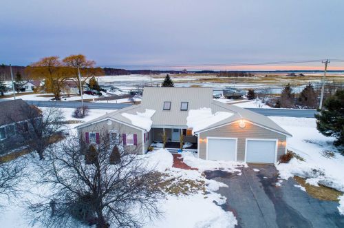 297 Main St, Seabrook NH 03874-4621 exterior