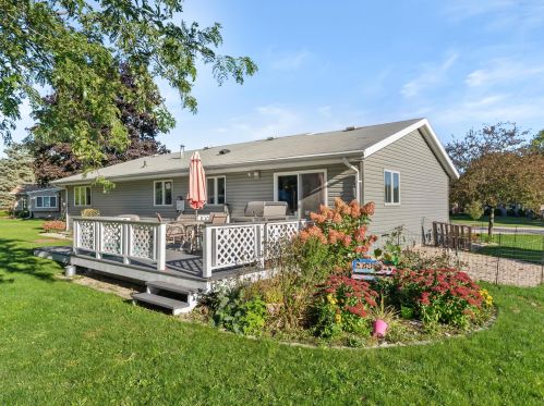 4965 Brookfield Cir, Manitowoc WI 54220-9362 exterior