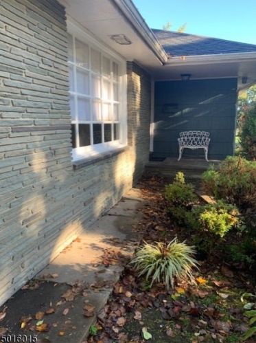 65 High Point Dr, Springfield NJ  07081-3736 exterior